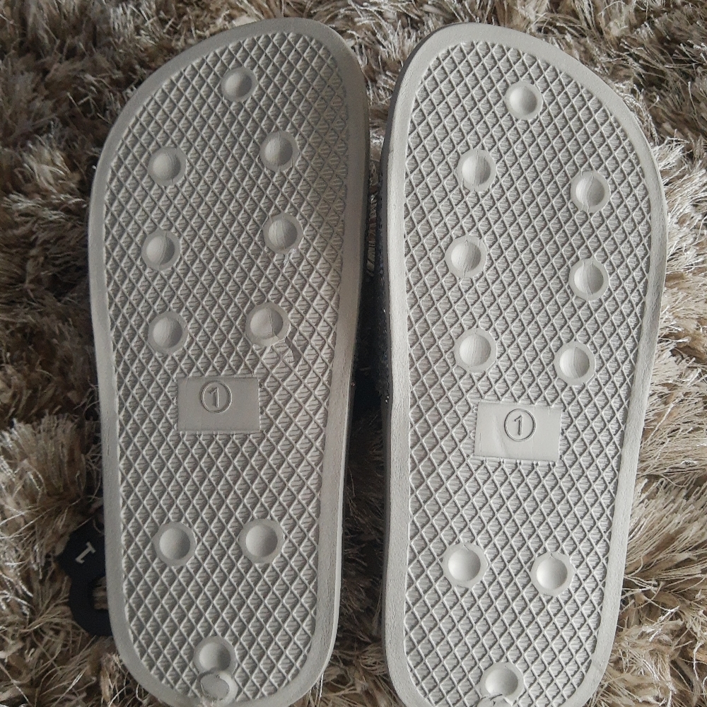 Sandals - Picture 3 of 3